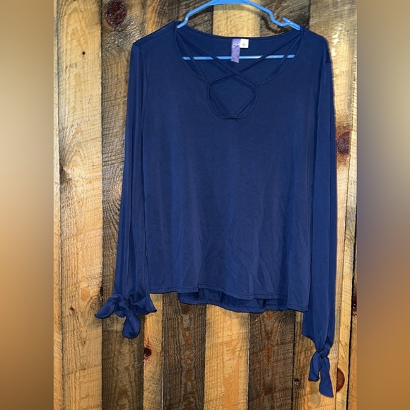 Gorgeous navy top - Picture 1 of 1